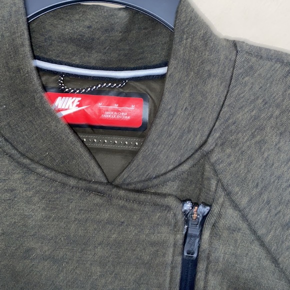 NIKE Aeroloft Tech Fleece Bomber Jacket - Picture 11 of 15